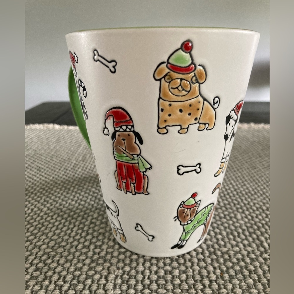 🎄🎄Sleigh Bells Bistro cats and dogs 18oz ceramic coffee/tea mug. - Picture 3 of 6